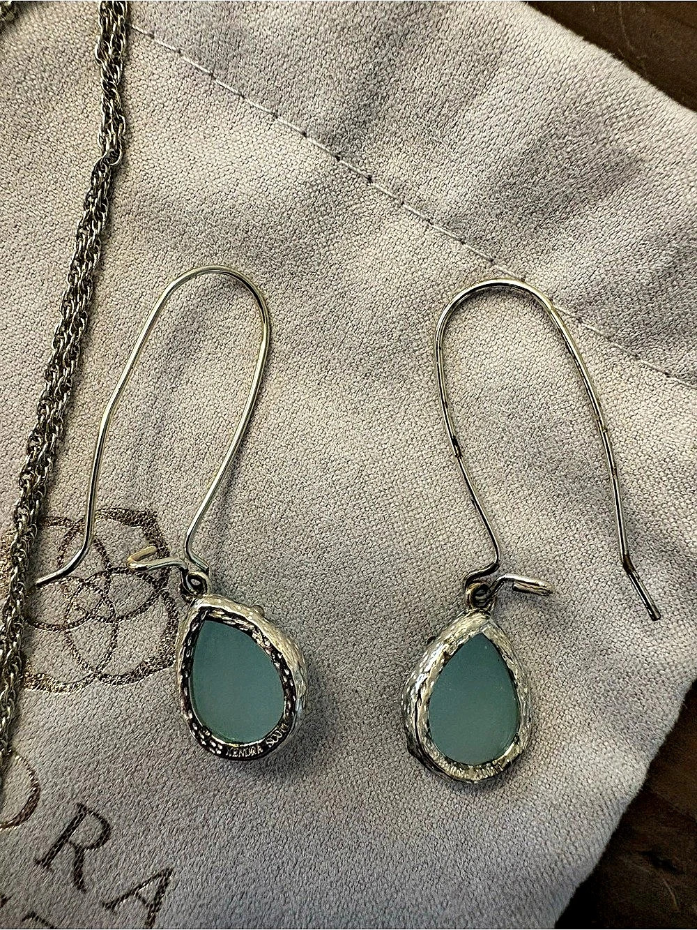 Kendra Scott Retired Kiri Necklace & Allison Earrings Chalcedony Gold Set - Picture 6 of 7